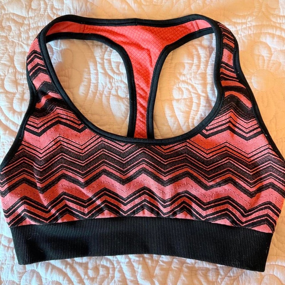 Lululemon Coral Pink Black Chevron Zigzag Racerback Sports Bra Ribbed Band